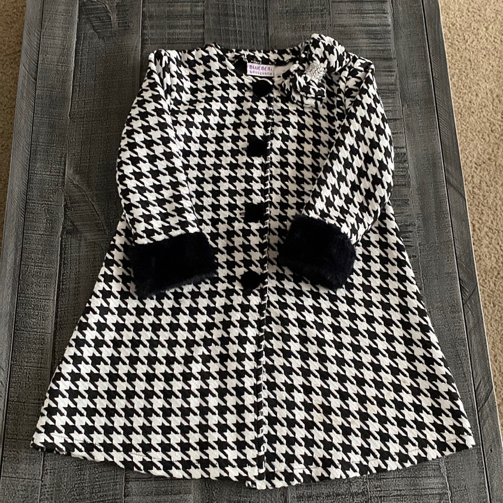 Blueberri Boulevard Girl’s Coat.Black & White Houndstooth.Silver Thread. Sz 4/5.